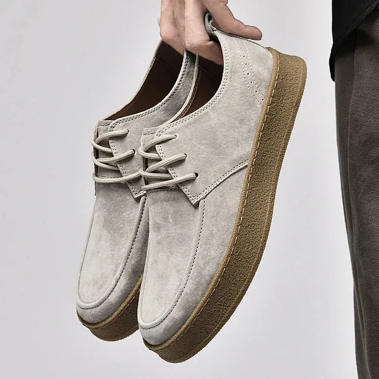 Sneakers i blødt ruskind med komfortabel pasform