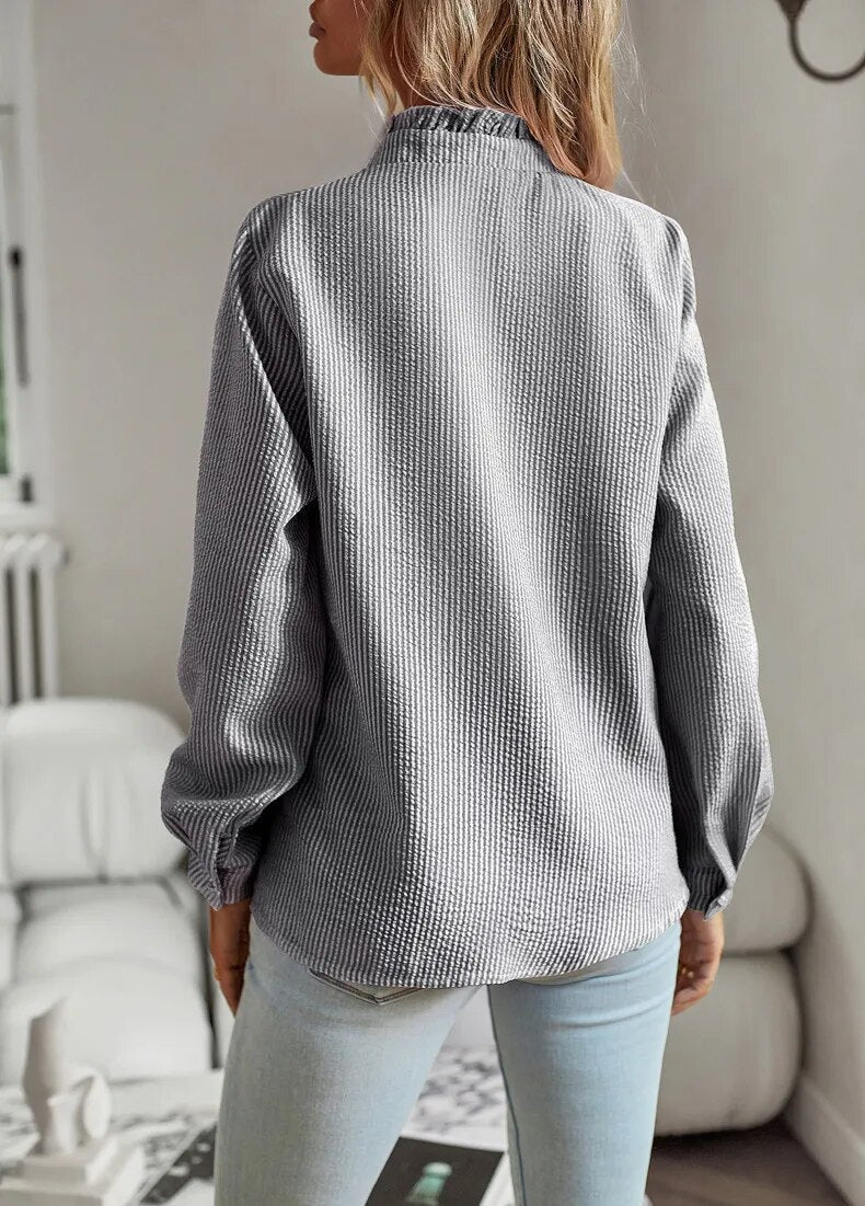 Stilfuld skjorte med knapper og design