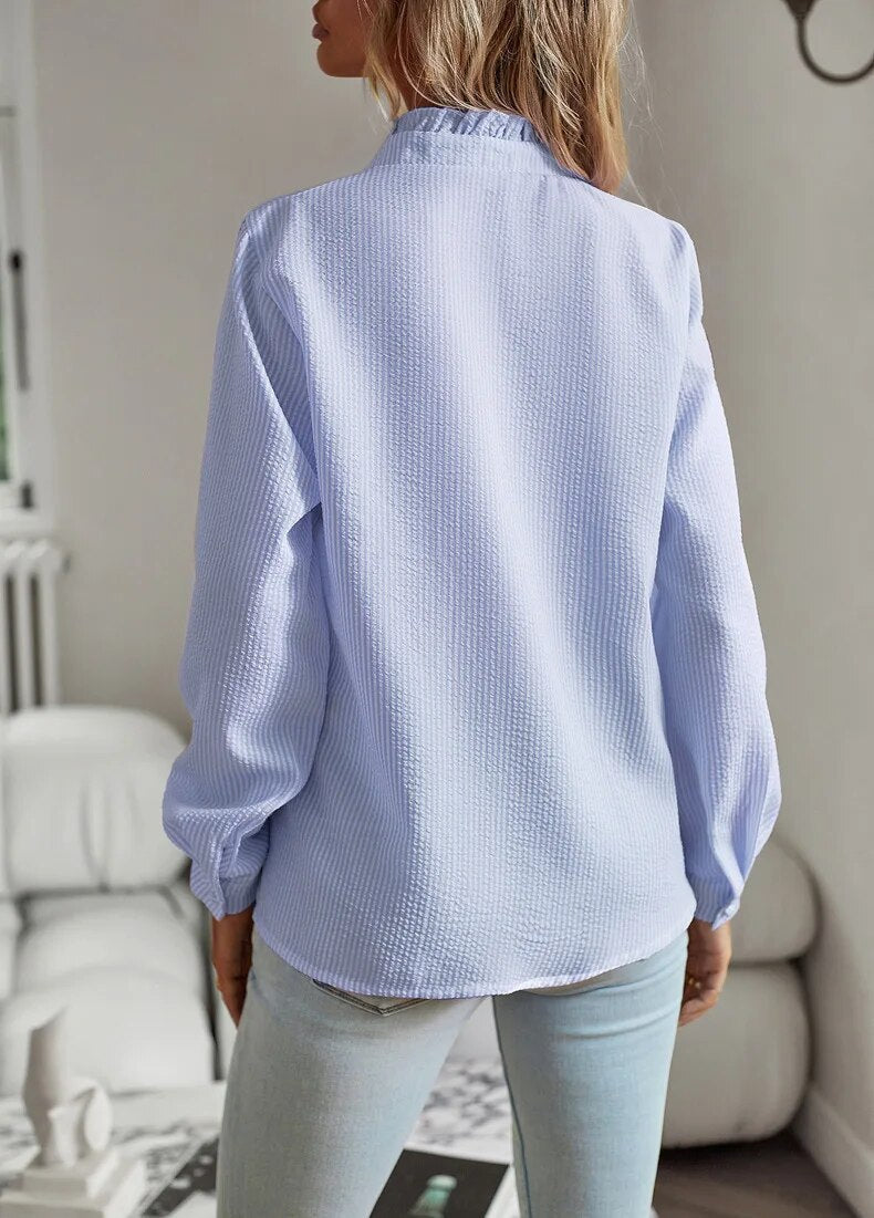 Stilfuld skjorte med knapper og design