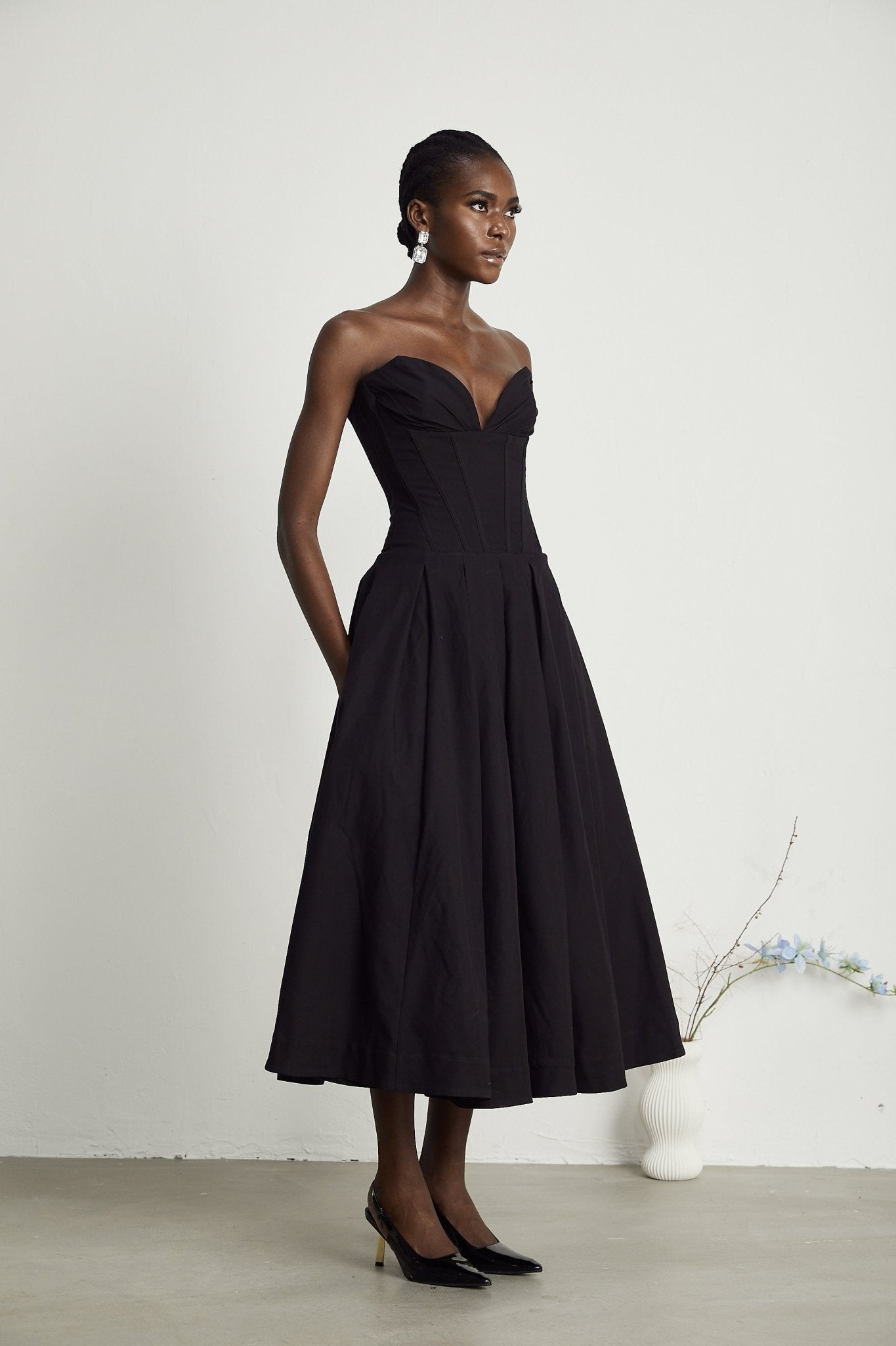 Thora | Elegant Off-Shoulder Korset Midi Kjole