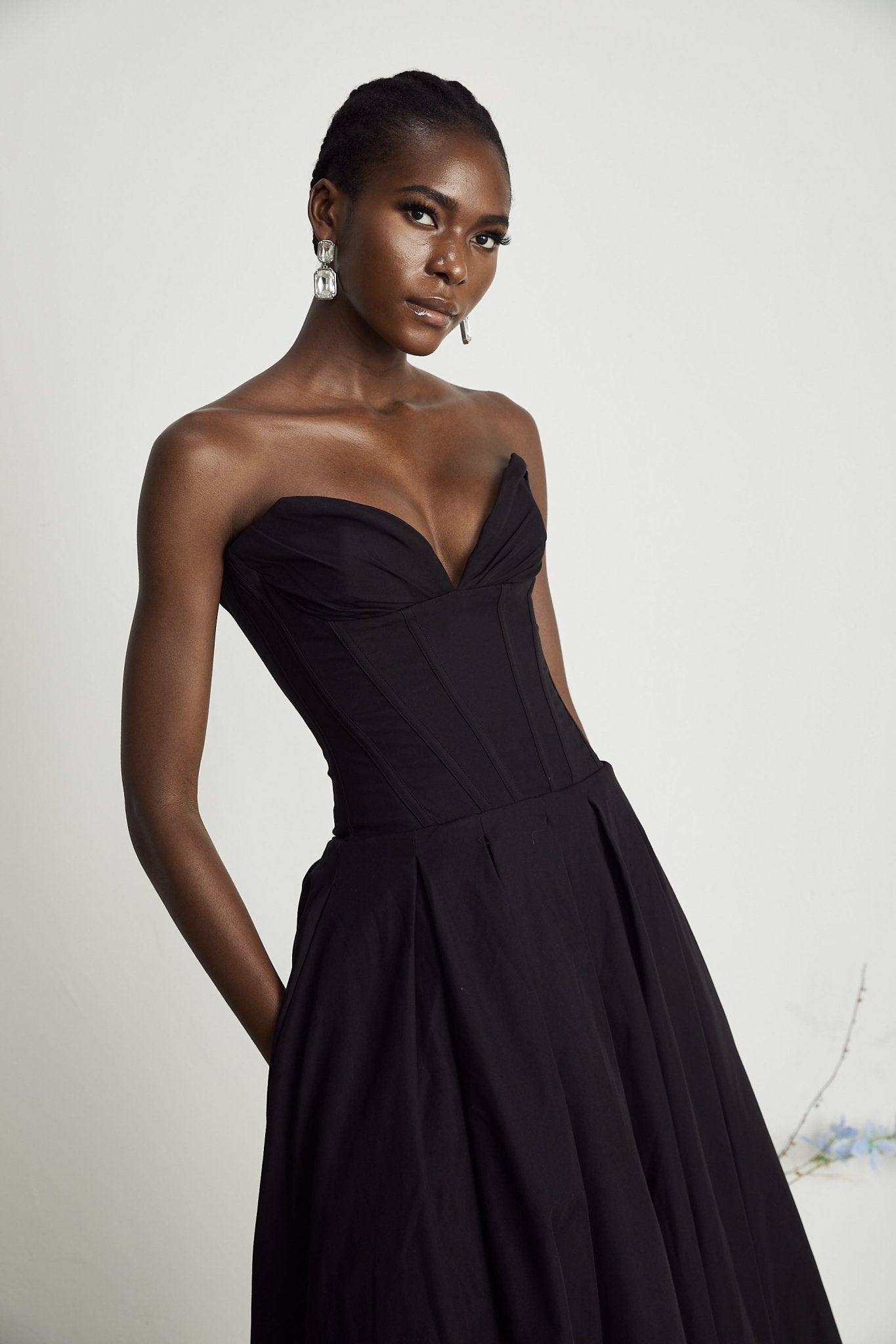 Thora | Elegant Off-Shoulder Korset Midi Kjole