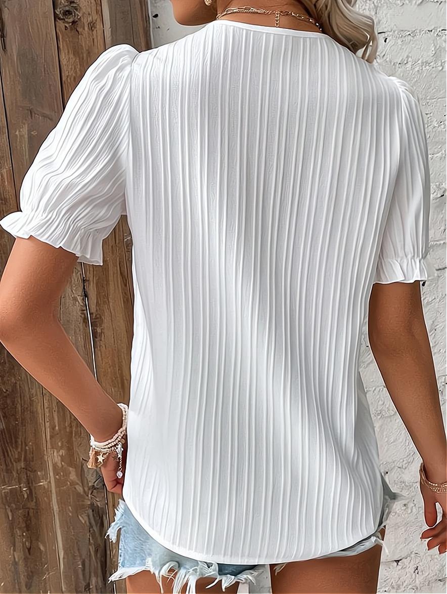 Clara | Plisseret V-hals Bluse med Blondekant