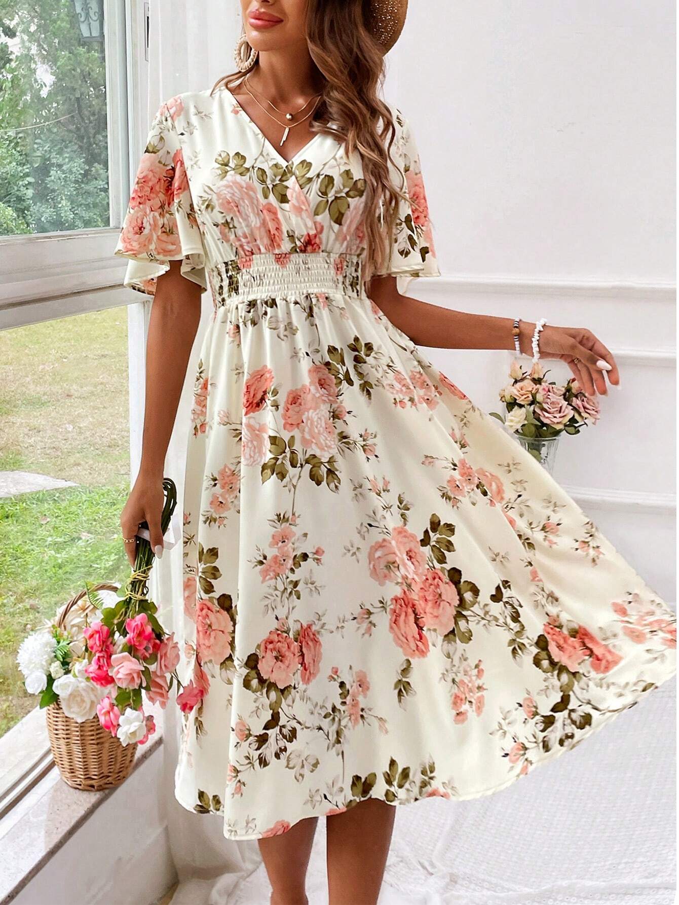 Edith | Elegant Blomstret Sommerkjole med V-hals