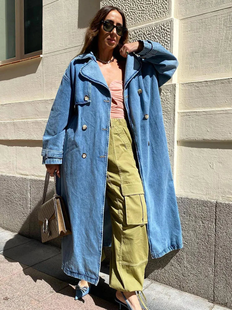 Laura | Lang Blå Trenchcoat til Kvinder med Bælte