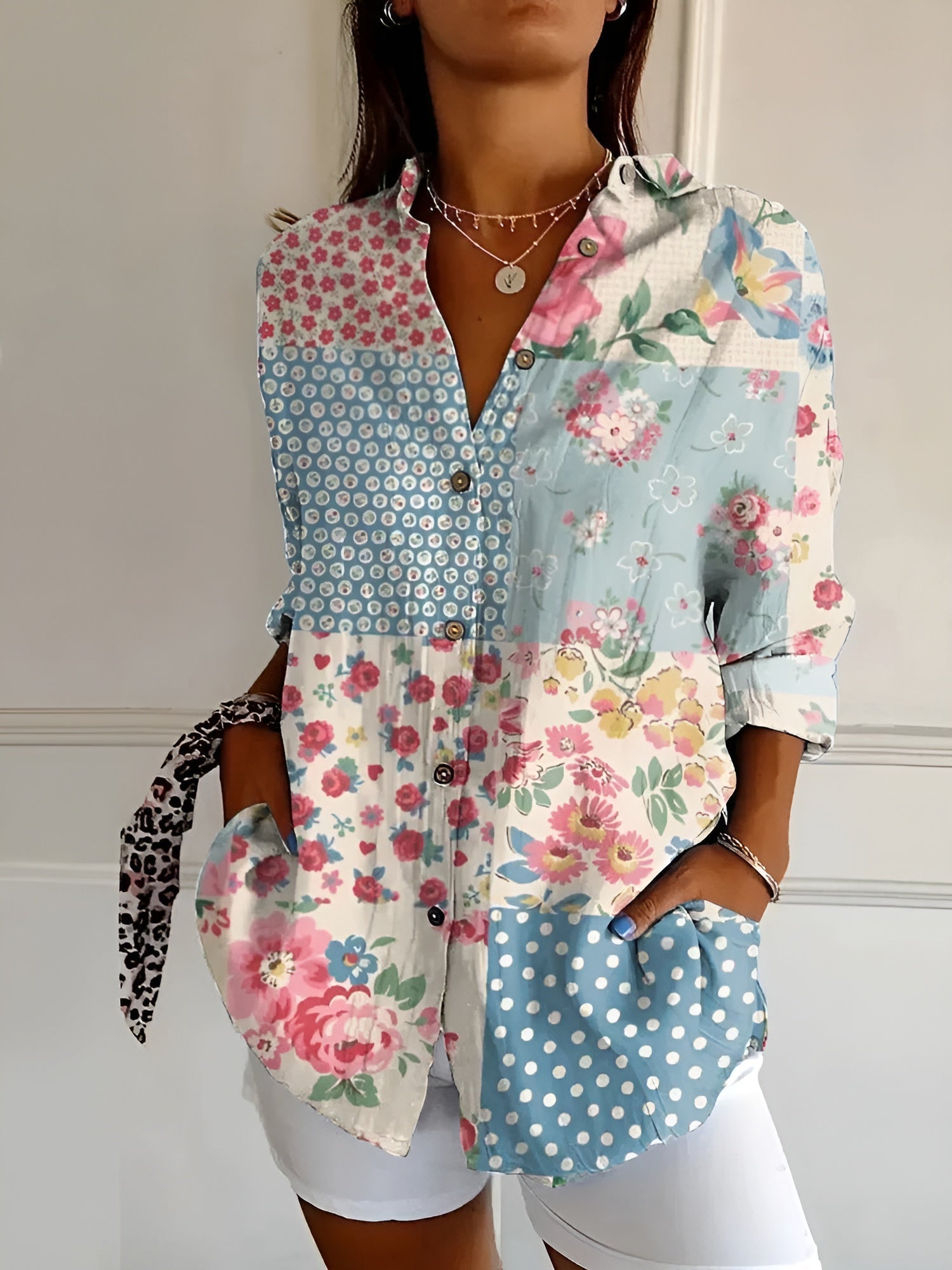 Liva | Blomstret Damebluse med Lange Ærmer